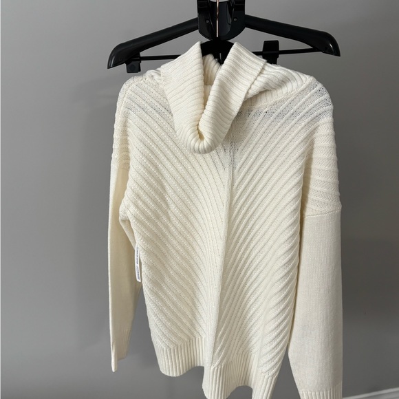 Sweaters - Elegant Cream Women's Sweater